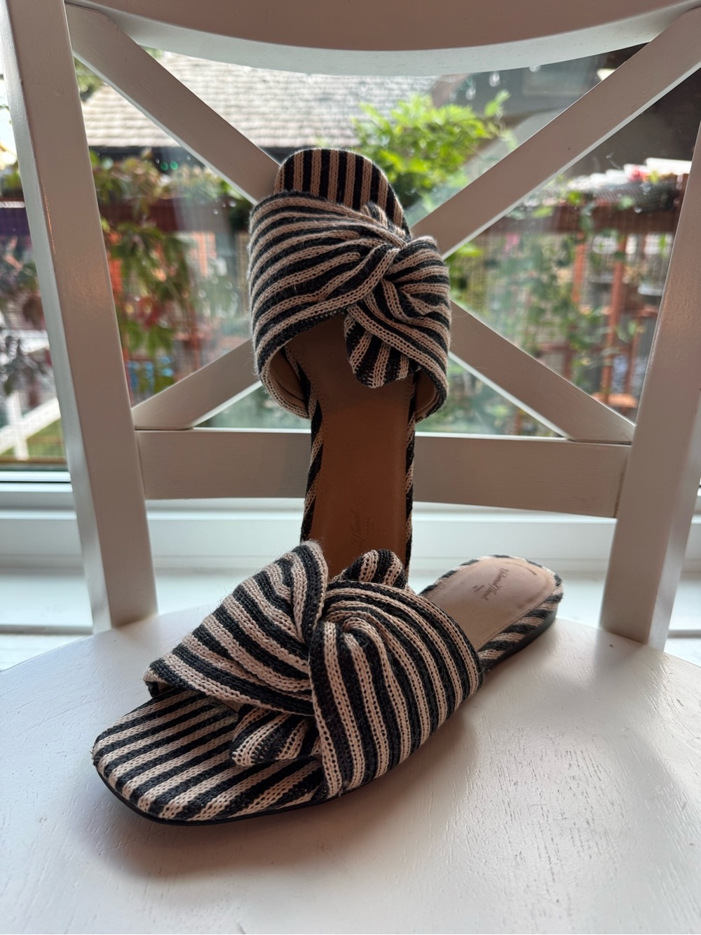 Universal Thread Black & Cream Woven Striped Knotted Slide Sandals – Size 9.5